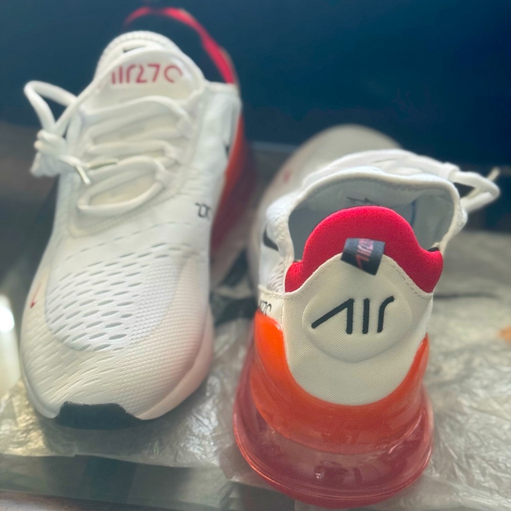 NWOT NIKE AirMax 270 Men’s Size 10, White/Orange